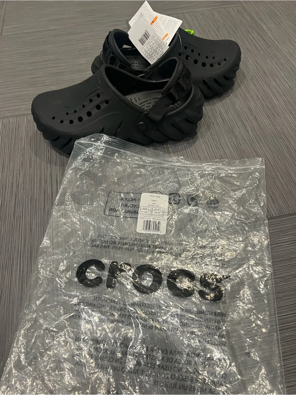 CROCS Men6/womens8 Black echo clog